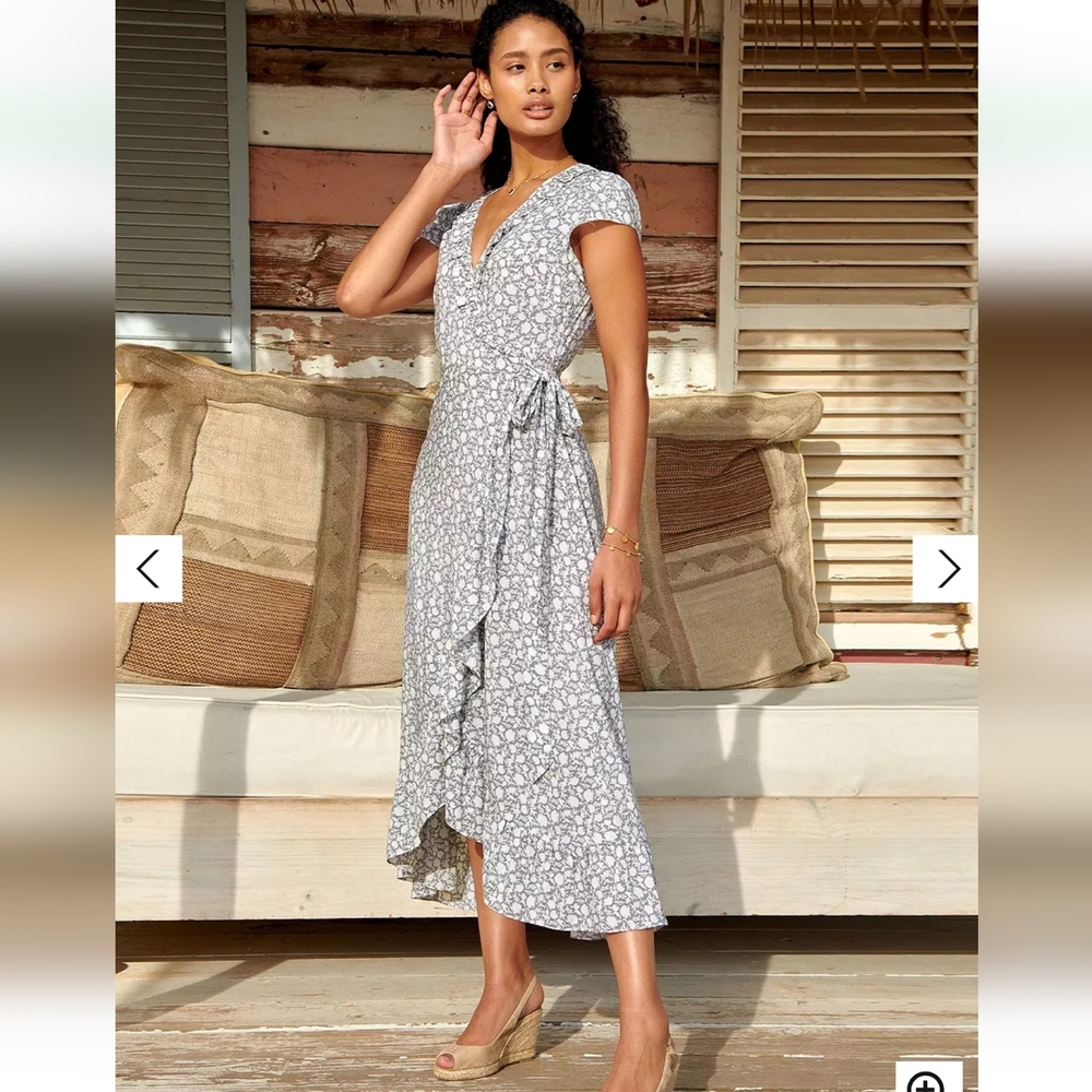 NWT Aspiga Floral Print Demi Wrap Dress, Grey